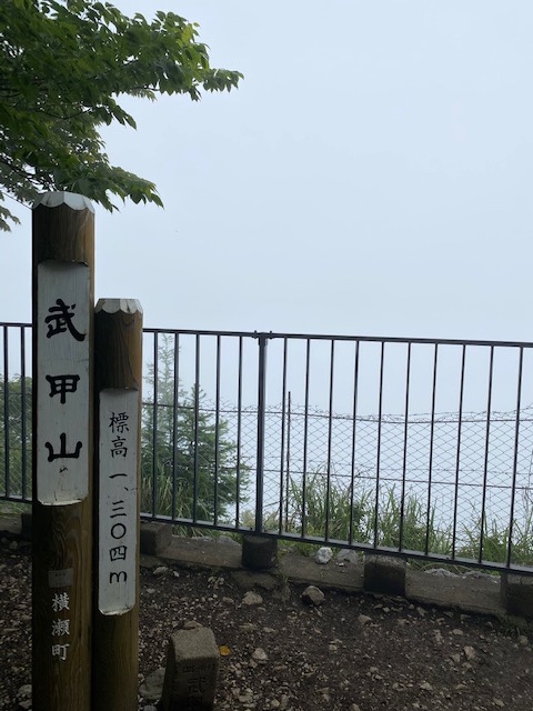 武甲山(1304m)。