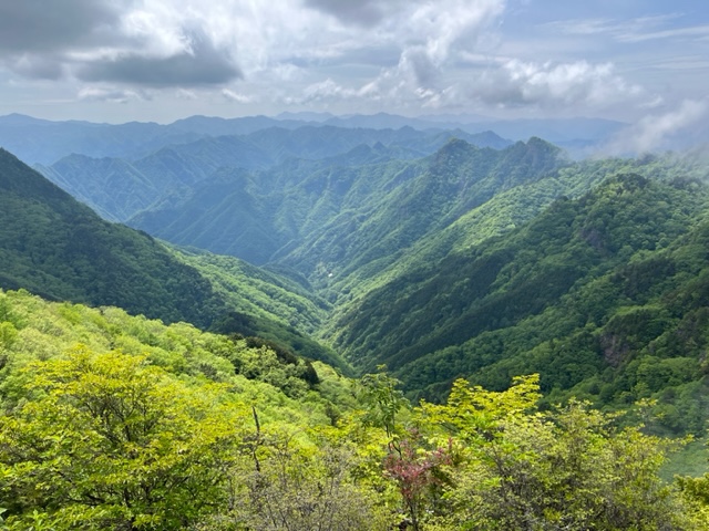 【八丁峠コース】両神山(1723m)【八丁峠登山口】。